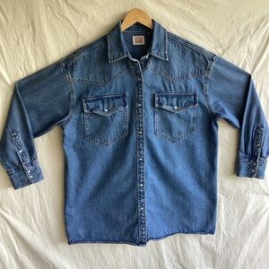 Levi’s snap button down denim shirt Jacket shacket